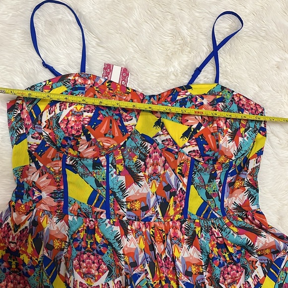 Pattern Dress - Picture 3 of 4